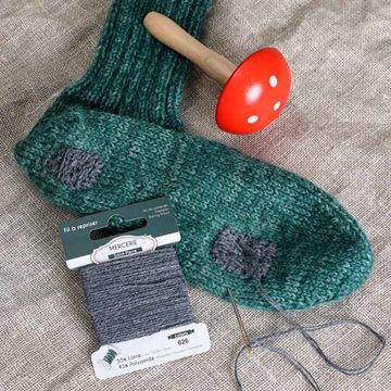 Parsi sukkia – näin korjaat villasukat